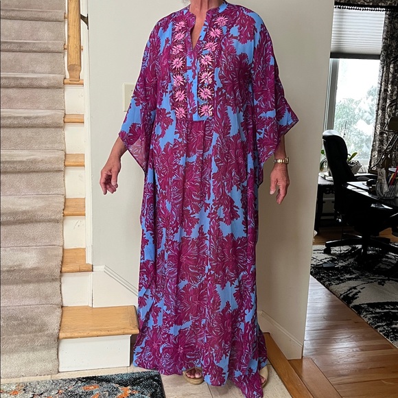 Lilly Pulitzer embroidered kaftan Burgundy/ blue size L/XL , full nude slip nwt - Picture 2 of 11